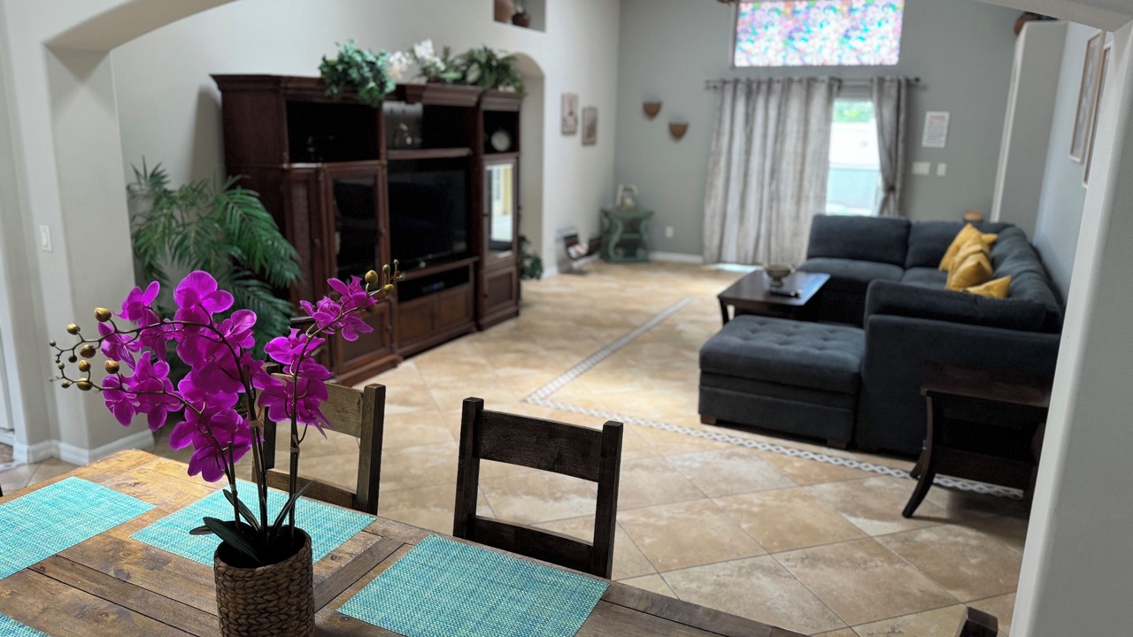 Photo of Livingroom in Orange Tree