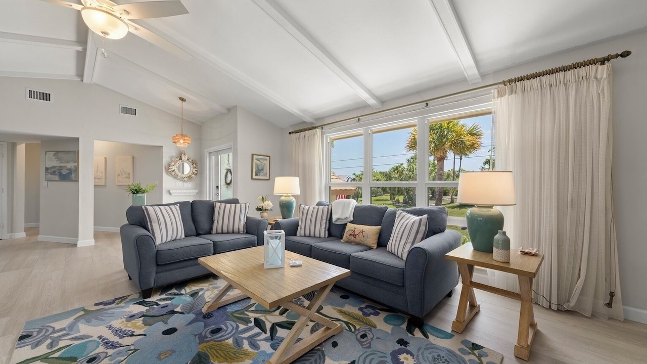 Photo of Livingroom in Beachview Country Club Estates
