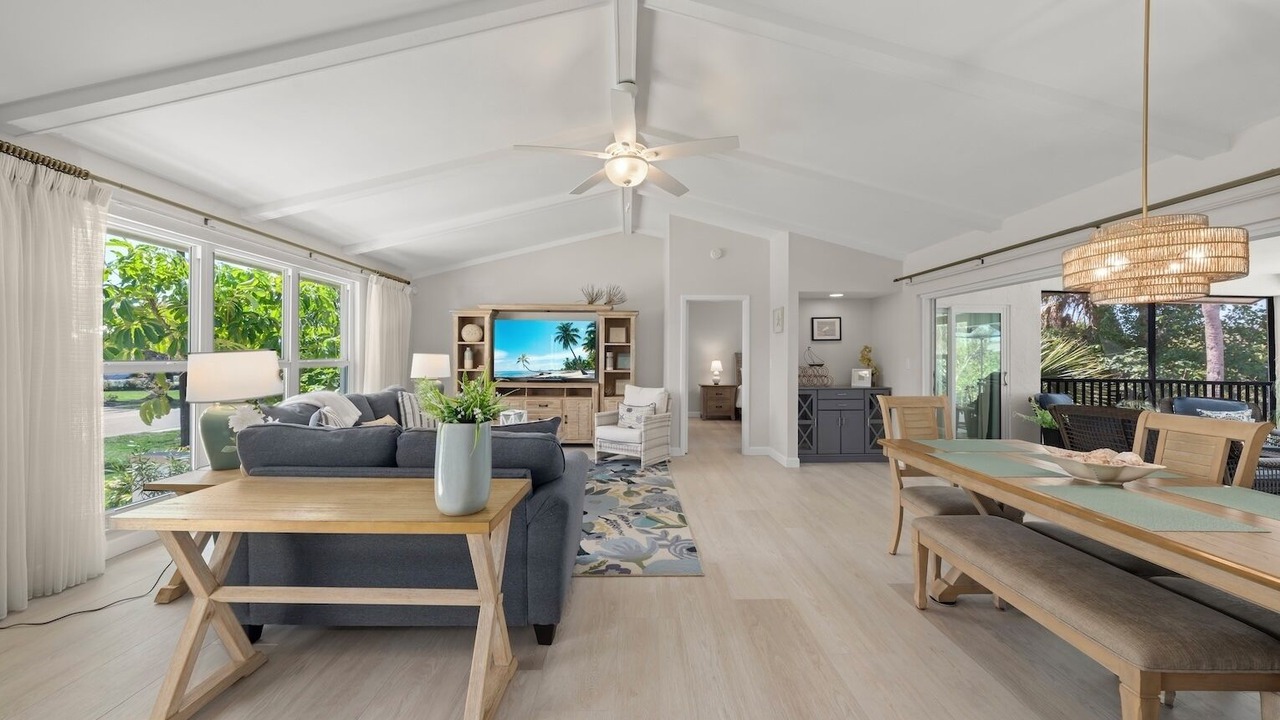 Photo of Livingroom in Beachview Country Club Estates