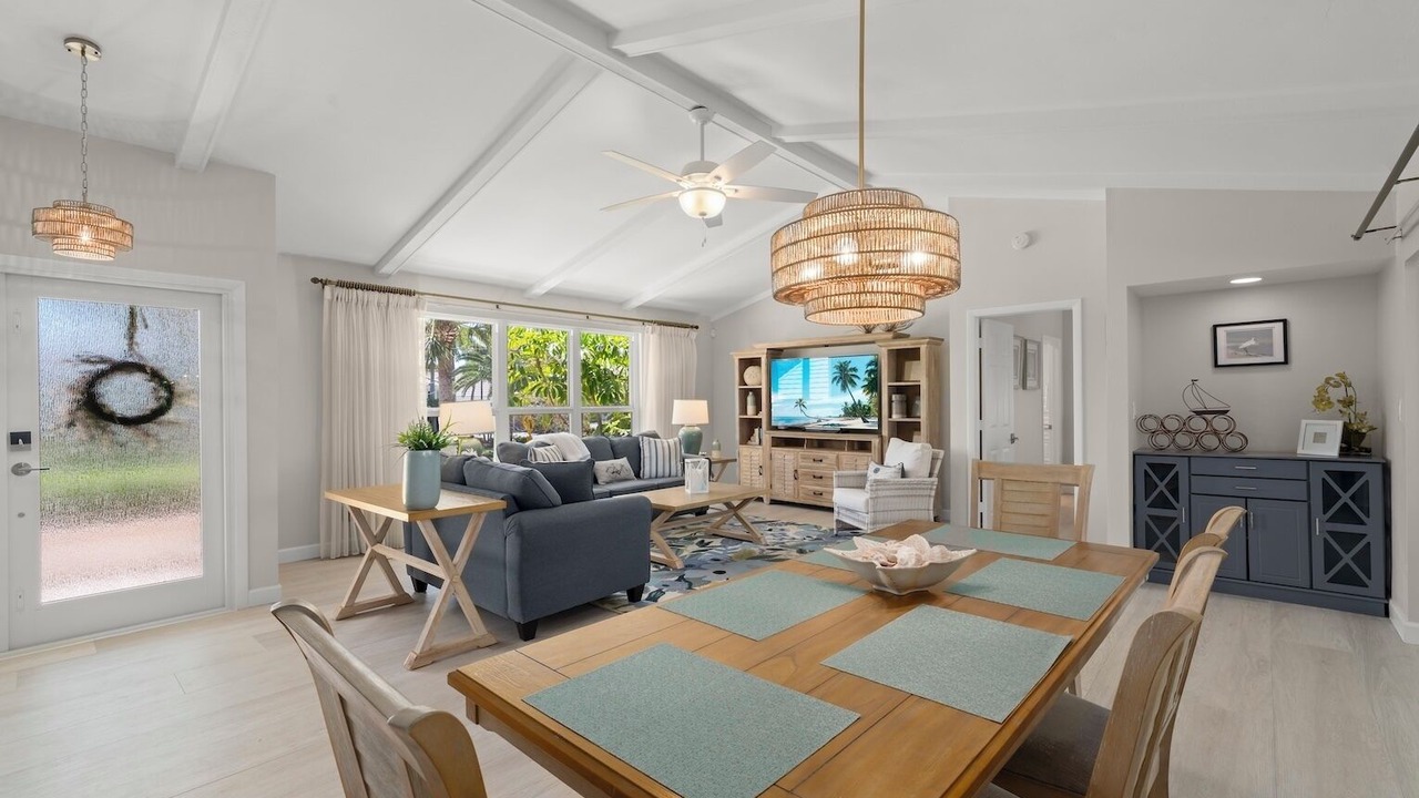 Photo of Livingroom in Beachview Country Club Estates