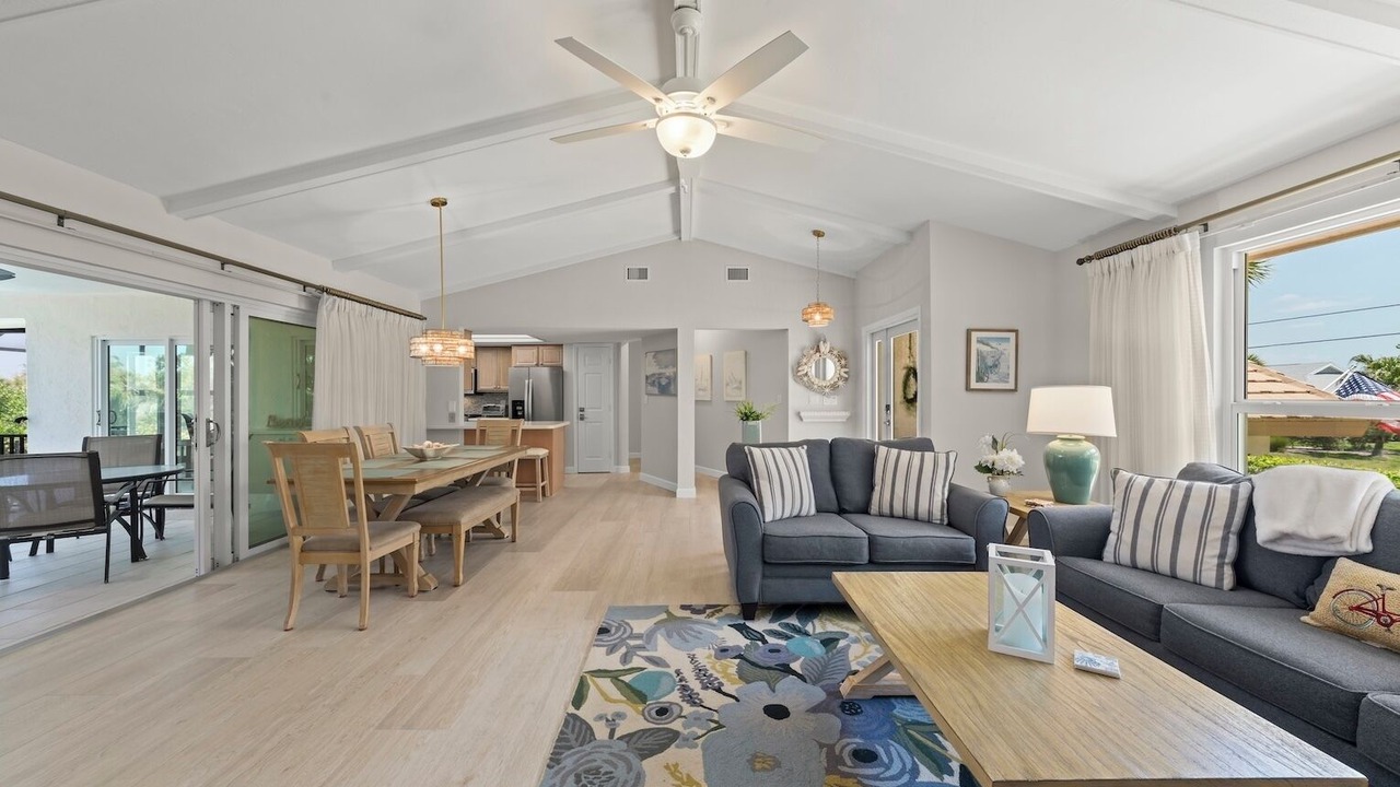 Photo of Livingroom in Beachview Country Club Estates
