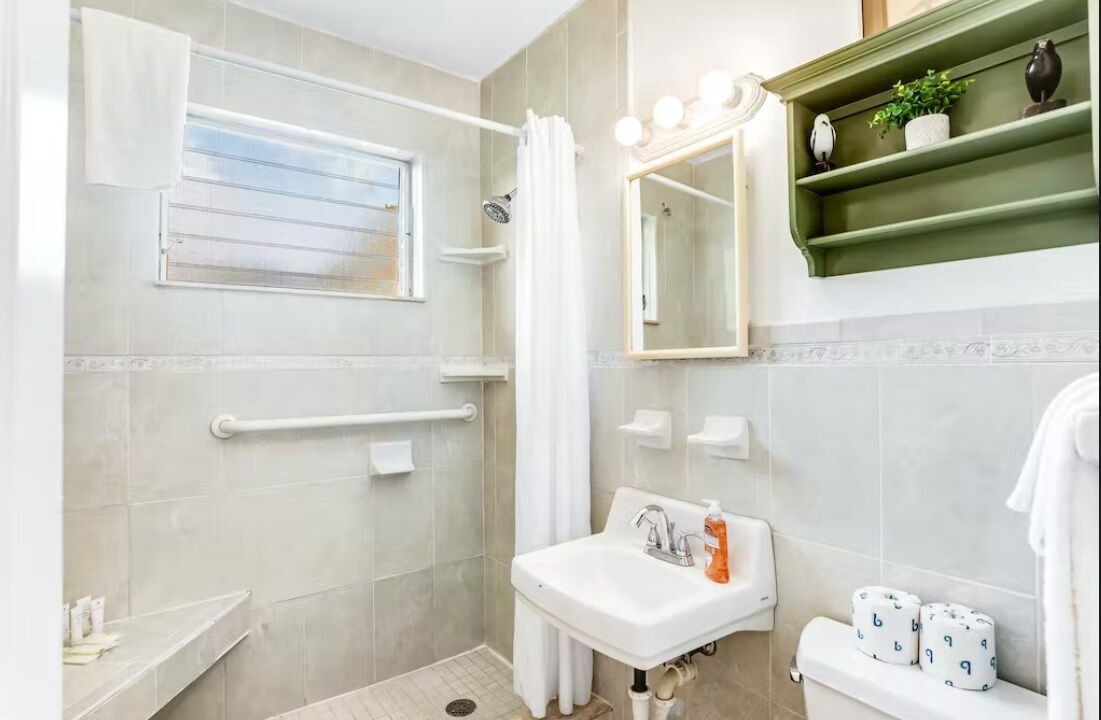 Photo of Bathroom in Summerland Key