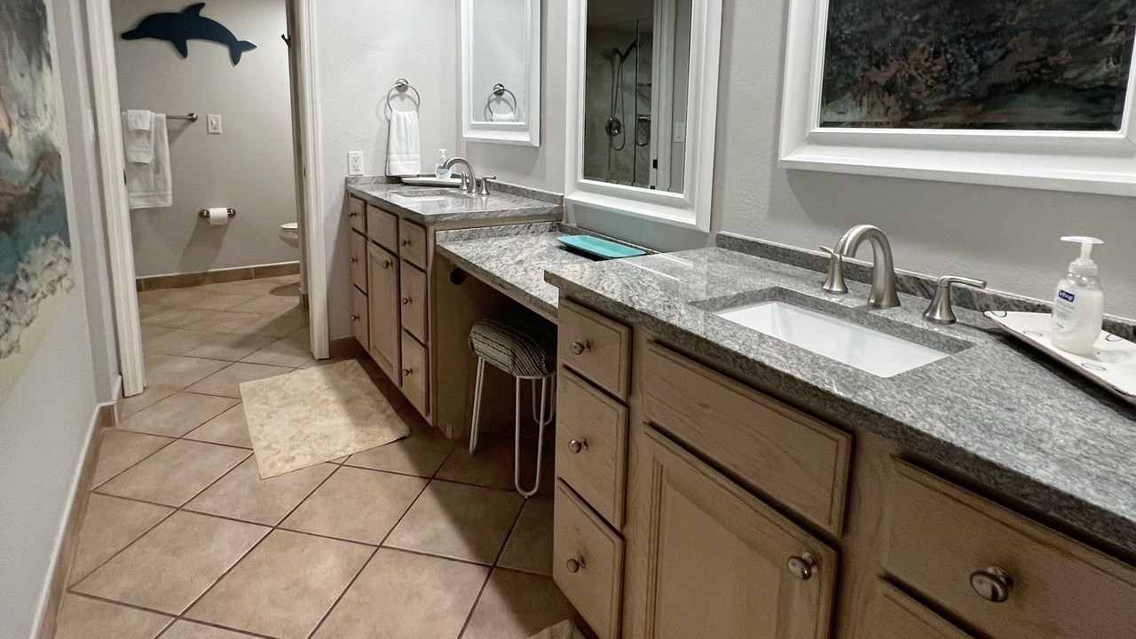 Photo of Bathroom in Independence Square