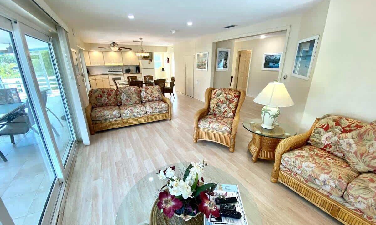 Photo of Livingroom in Mid Island