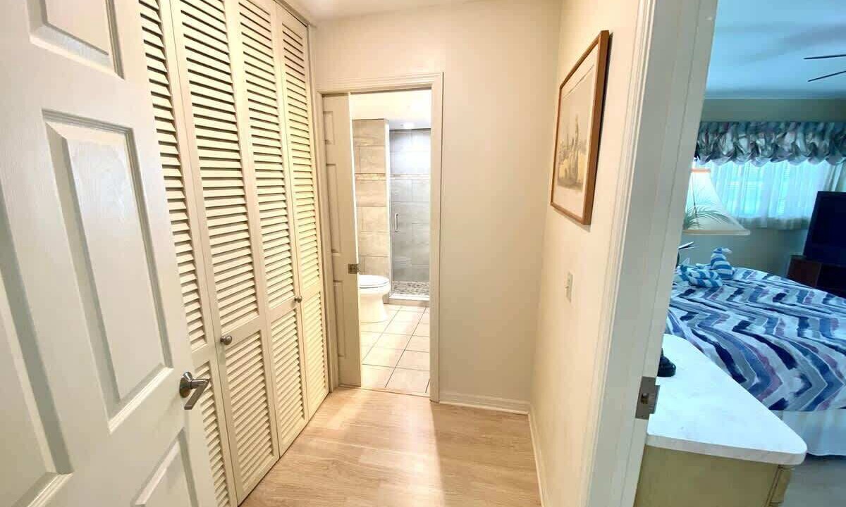 Photo of Bedroom in Mid Island