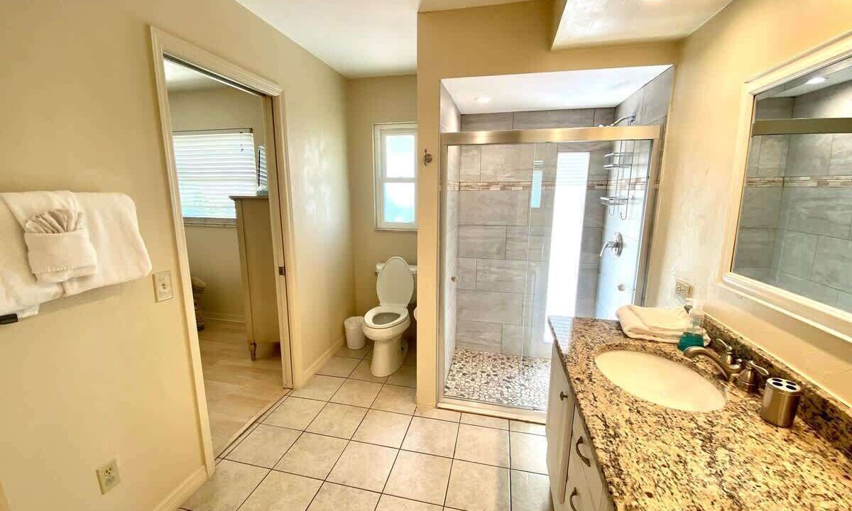 Photo of Bathroom in Mid Island
