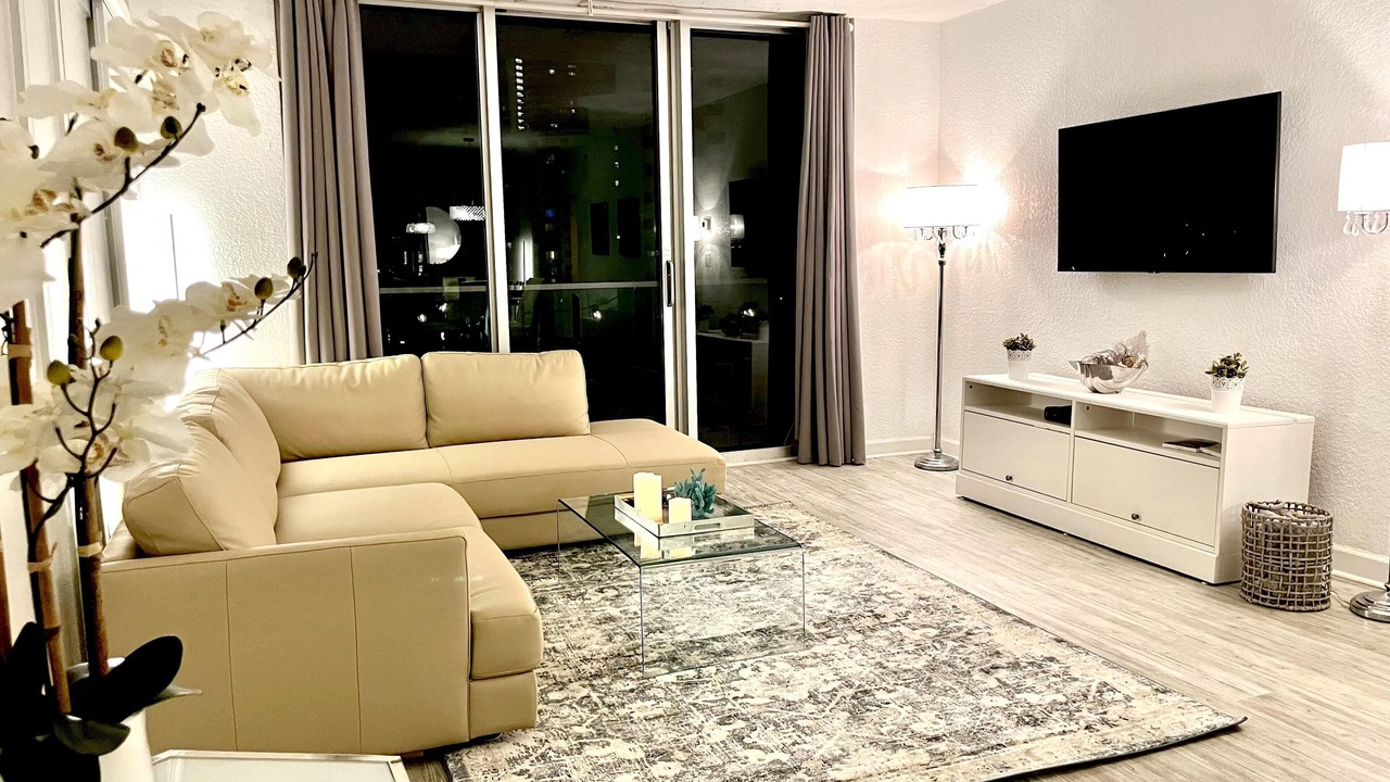 Photo of Bedroom in Hollywood South Central Beach