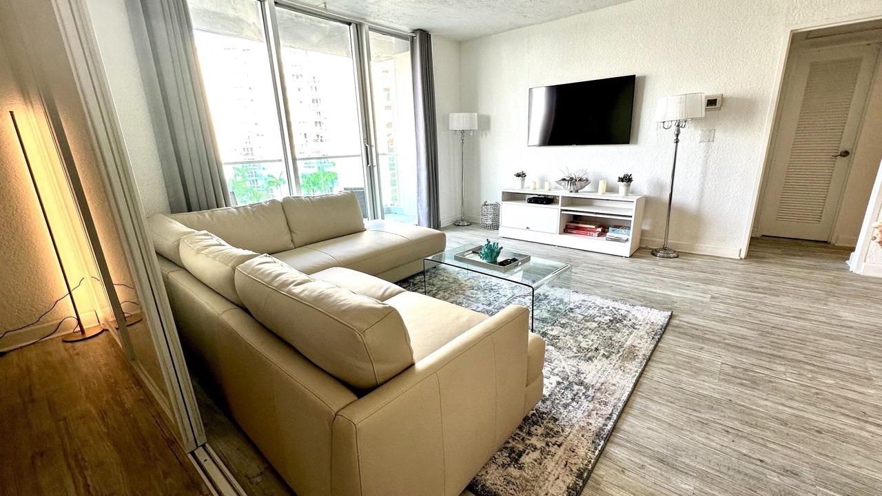 Photo of Bedroom in Hollywood South Central Beach