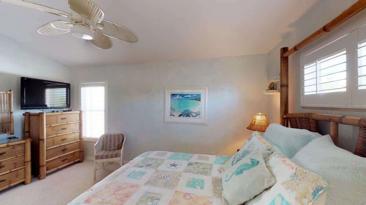 Photo of Bedroom in Mid Island