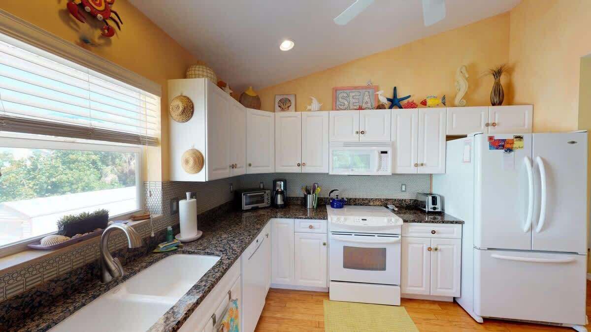 Photo of Kitchen in Mid Island