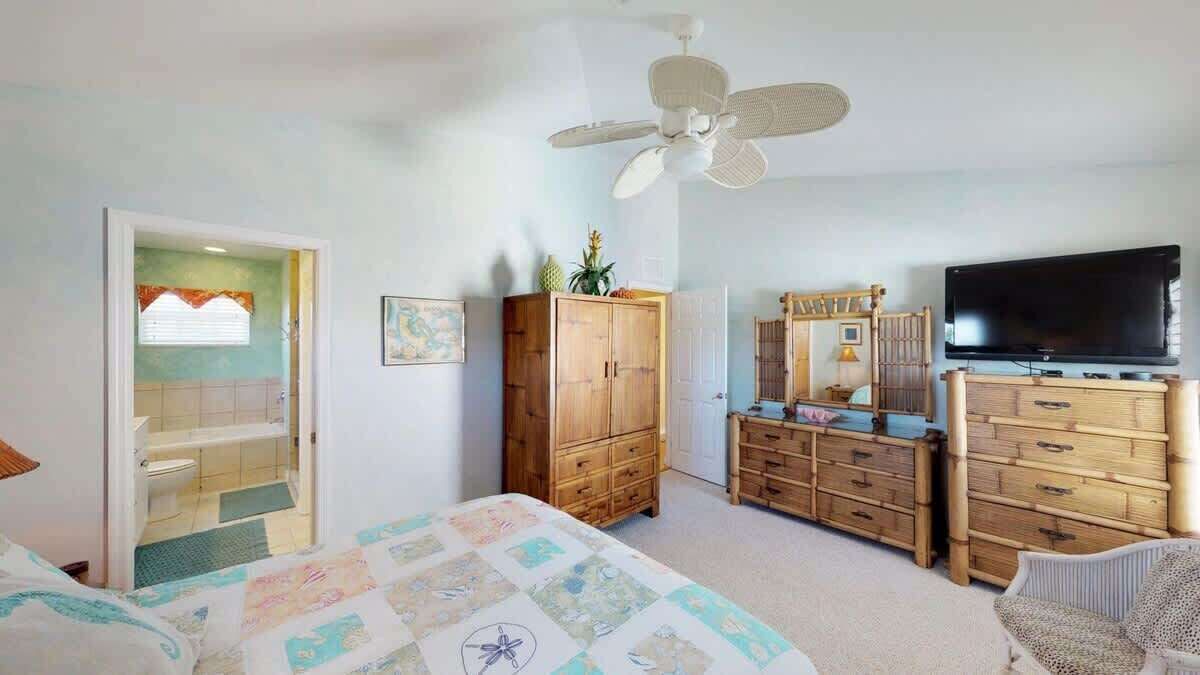 Photo of Bedroom in Mid Island