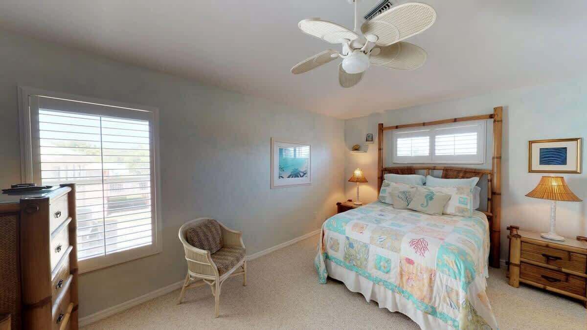 Photo of Bedroom in Mid Island