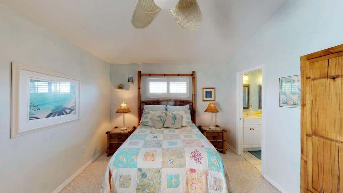 Photo of Bedroom in Mid Island