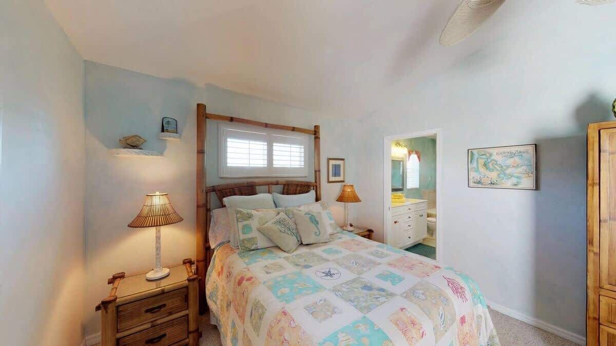 Photo of Bedroom in Mid Island