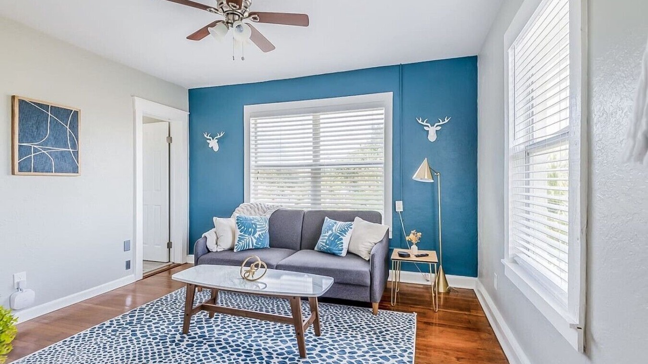 Photo of Livingroom in Historic Downtown Melbourne