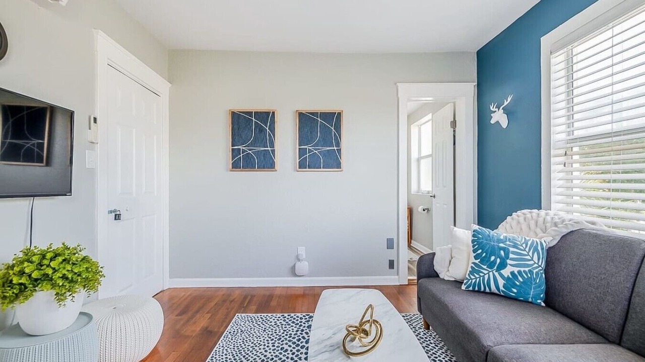 Photo of Livingroom in Historic Downtown Melbourne