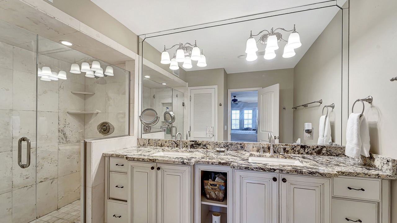 Photo of Bathroom in Palm Island