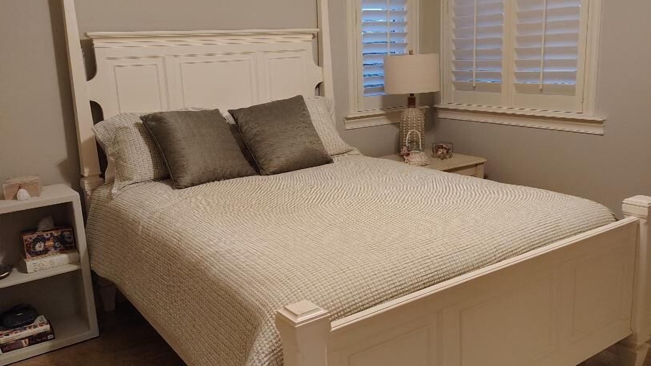 Photo of Bedroom in Beverly Beach