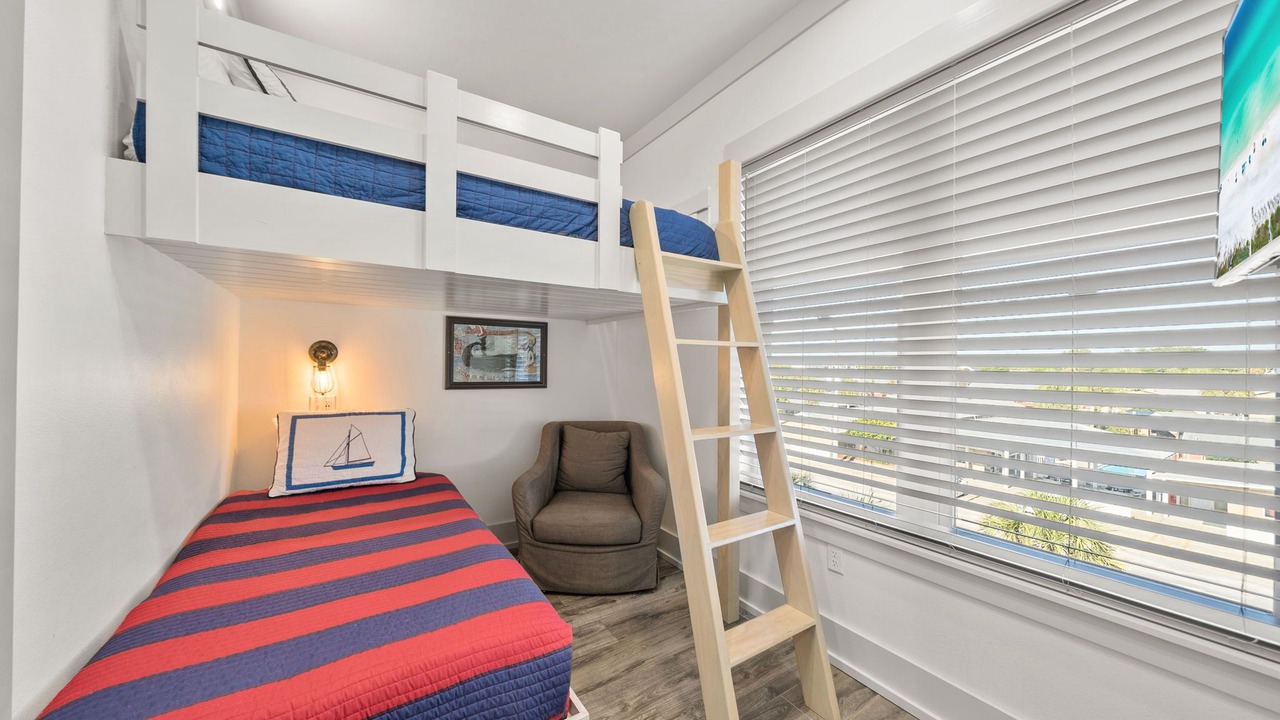 Photo of Bedroom in Laguna Beach Estates