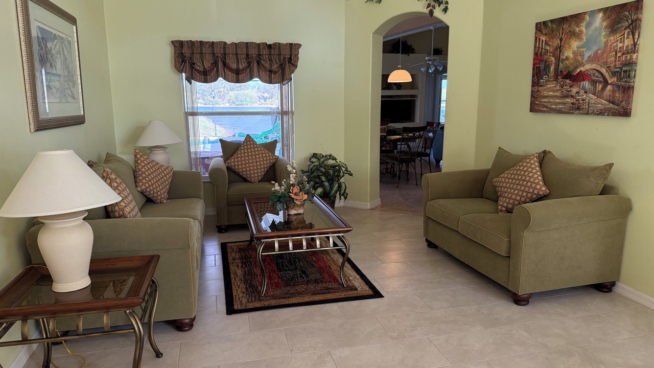 Photo of Livingroom in Orange Tree