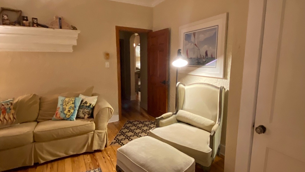 Photo of Livingroom in Del-Ida Park Historic District