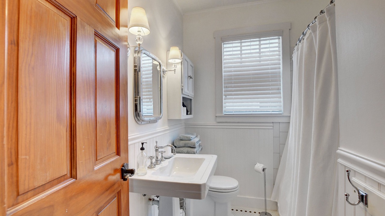 Photo of Bathroom in Del-Ida Park Historic District