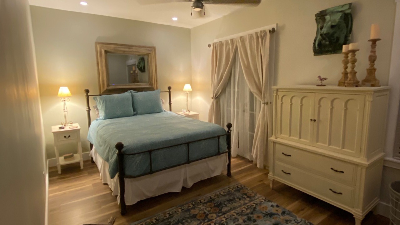 Photo of Bedroom in Del-Ida Park Historic District