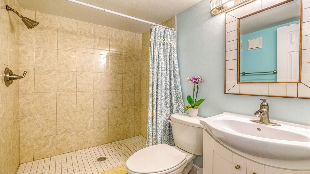Photo of Bathroom in Independence Square