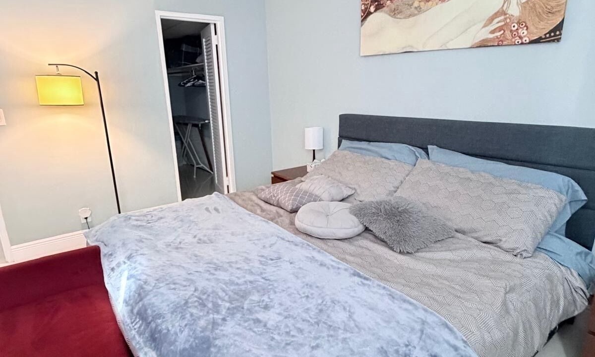 Photo of Bedroom in Hollywood South Central Beach