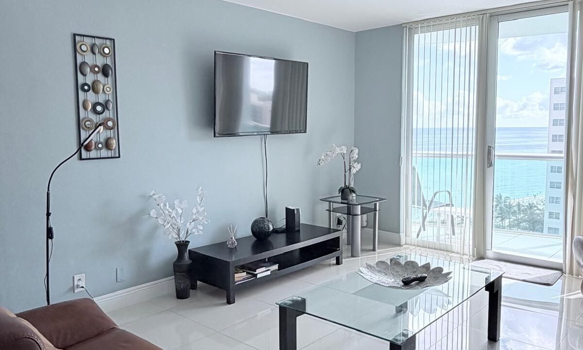 Photo of Livingroom in Hollywood South Central Beach