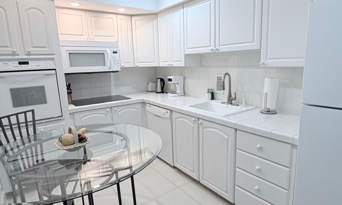 Photo of Kitchen in Hollywood South Central Beach