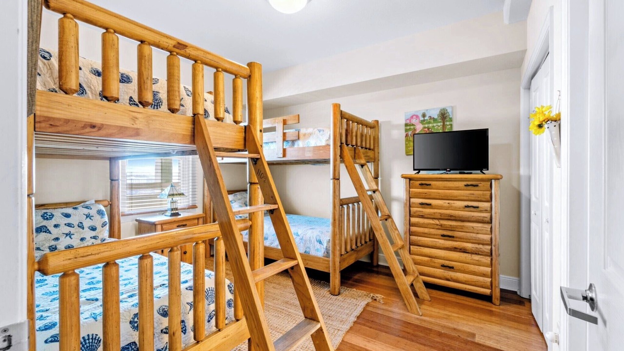 Photo of Bedroom in Miramar Beach