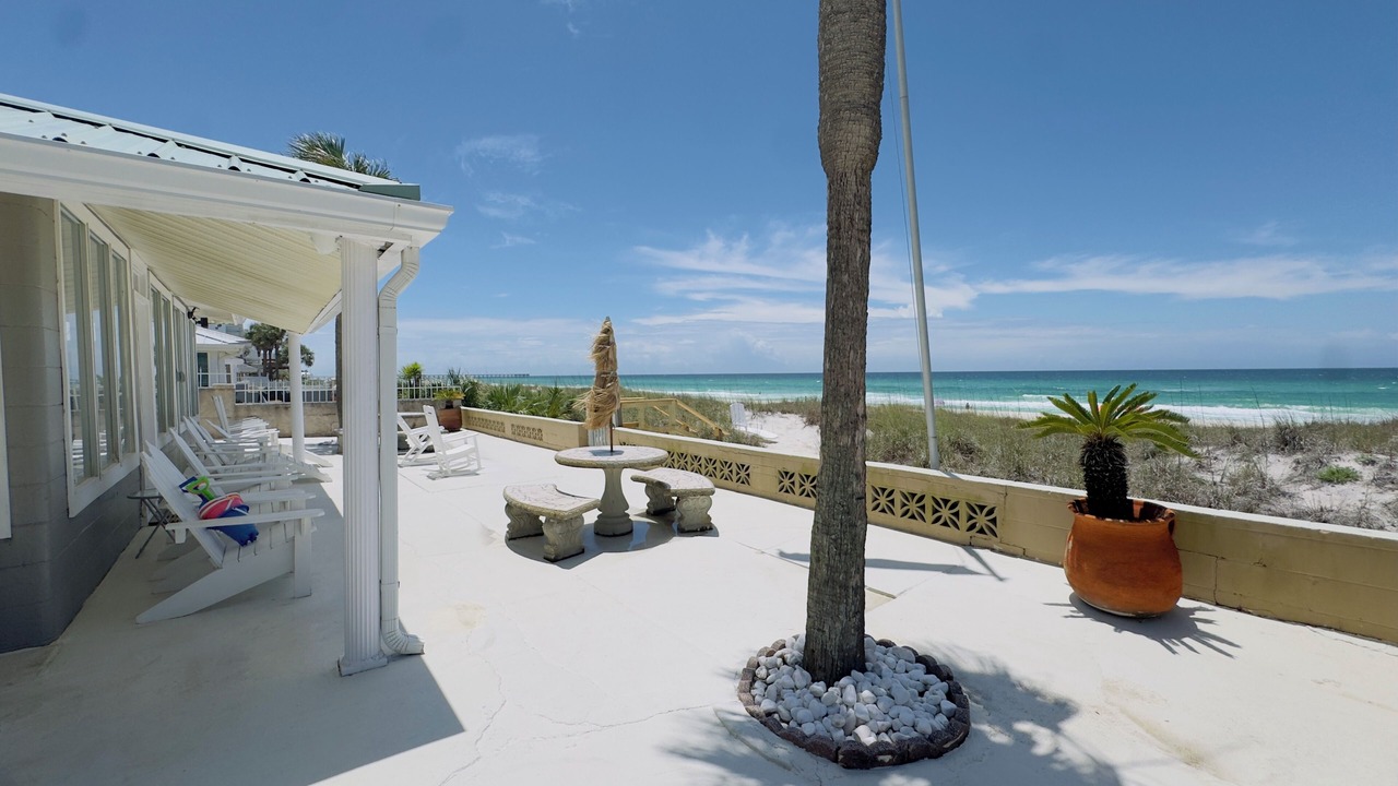 Photo of Patio Balcony in Bahama Beach