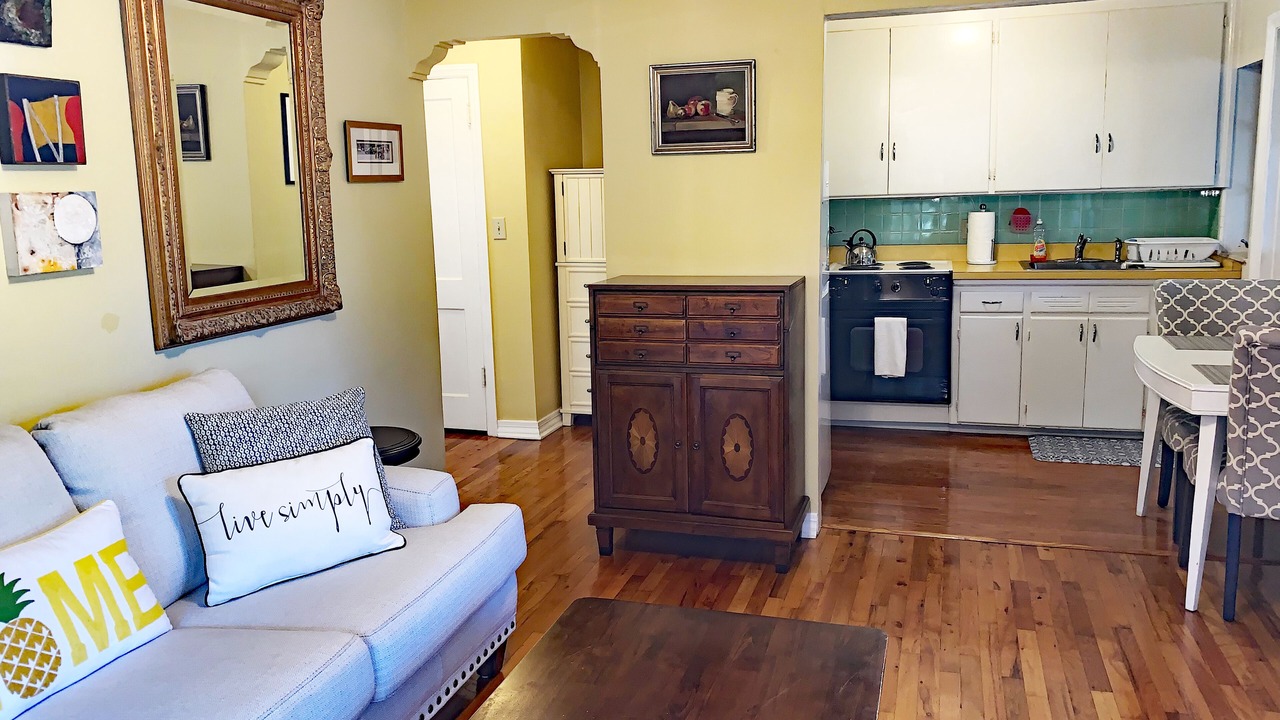Photo of Livingroom in Historic Hyde Park North