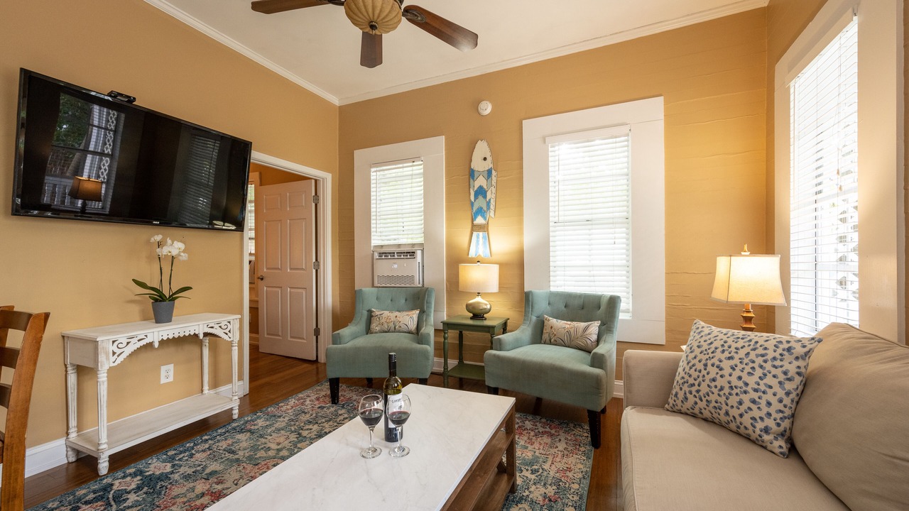 Photo of Livingroom in Historic Seaport