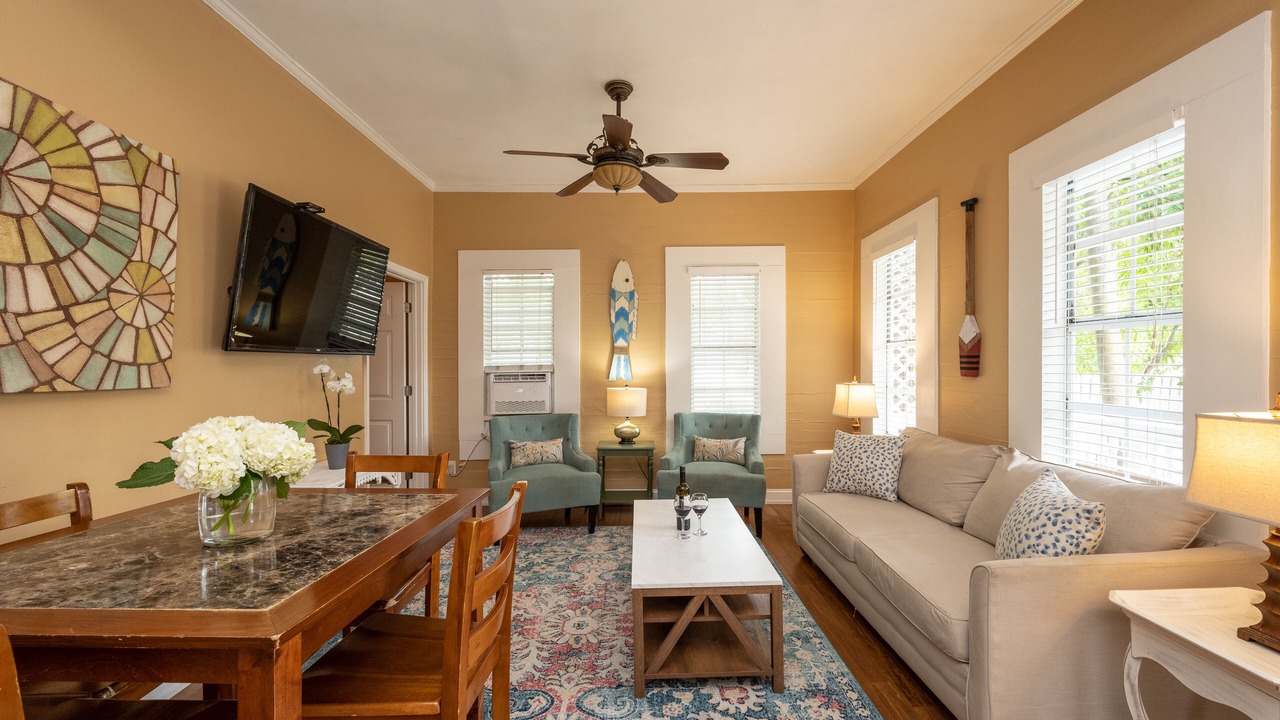 Photo of Livingroom in Historic Seaport
