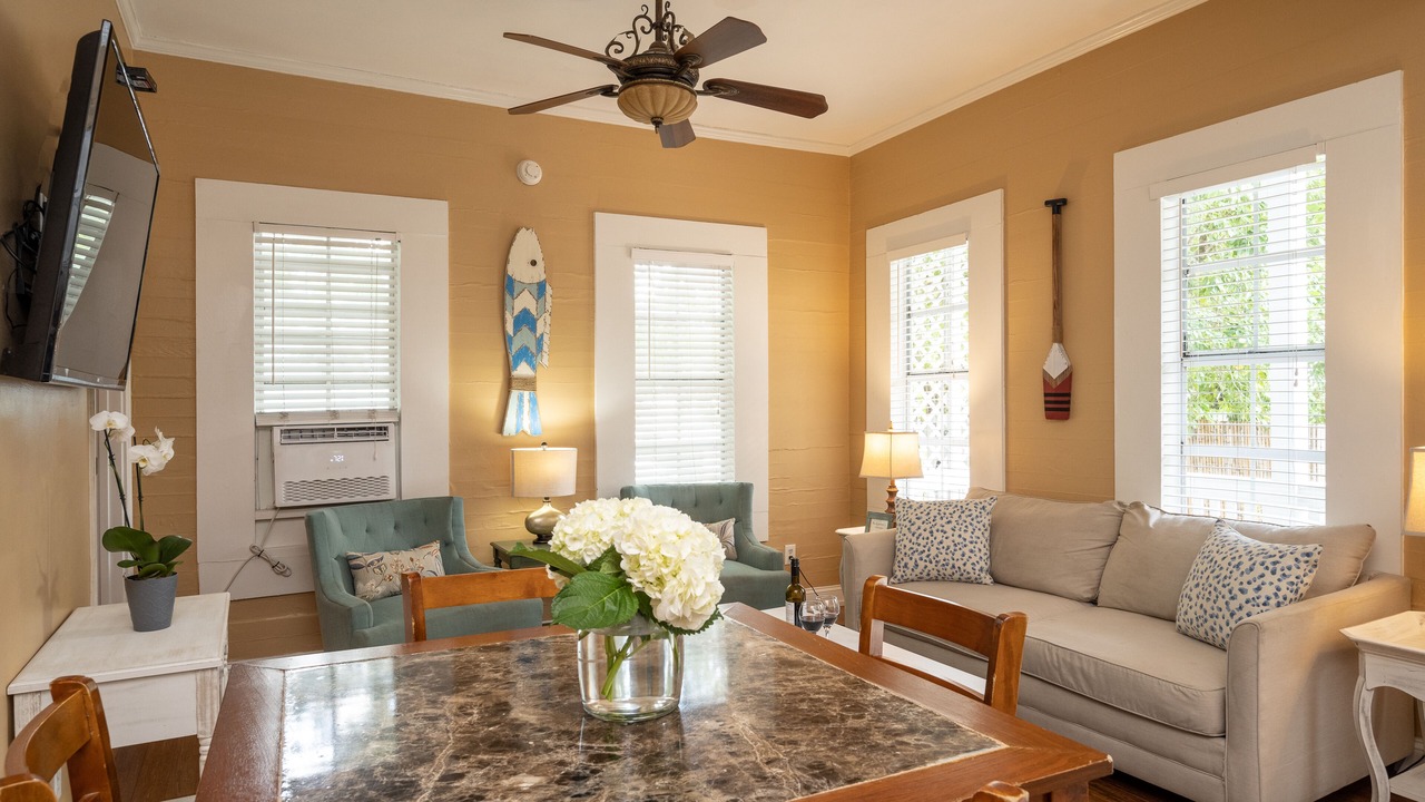 Photo of Livingroom in Historic Seaport