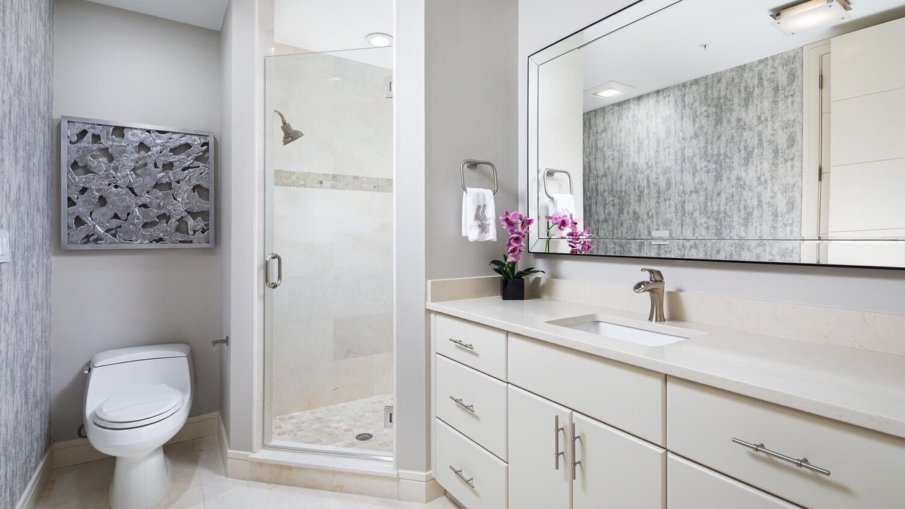 Photo of Bathroom in Vanderbilt Beach