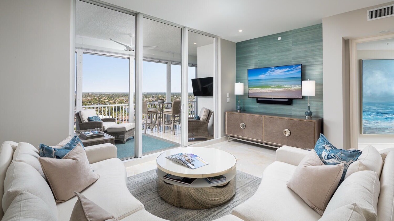 Photo of Livingroom in Vanderbilt Beach
