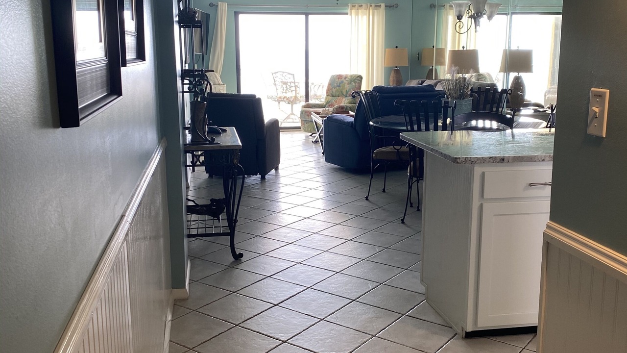 Photo of Livingroom in Biltmore Beach