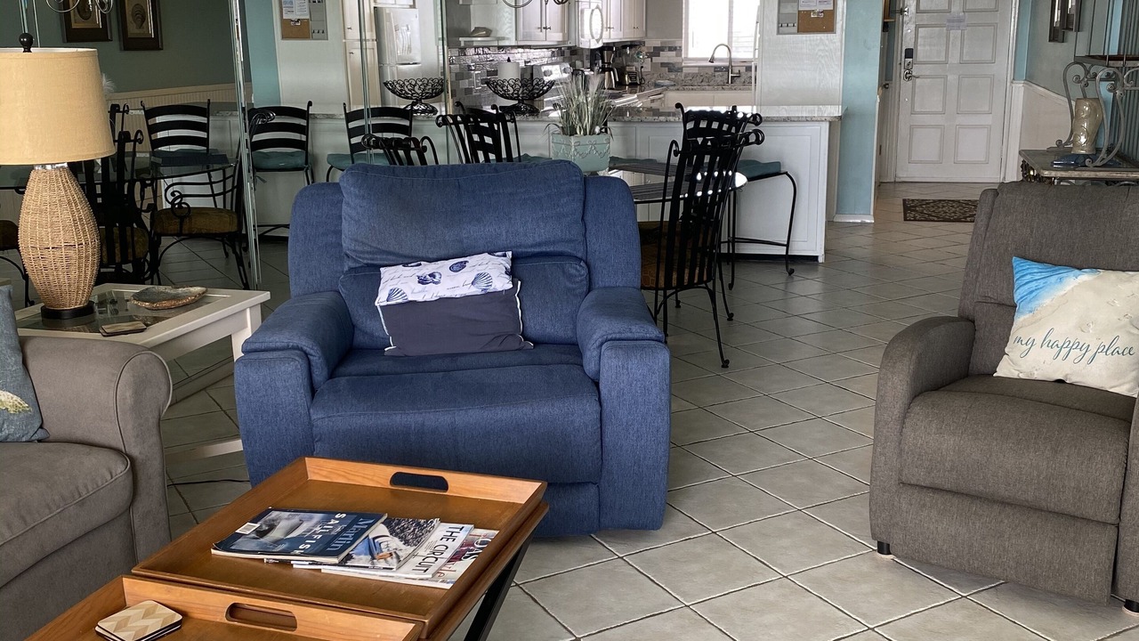 Photo of Livingroom in Biltmore Beach