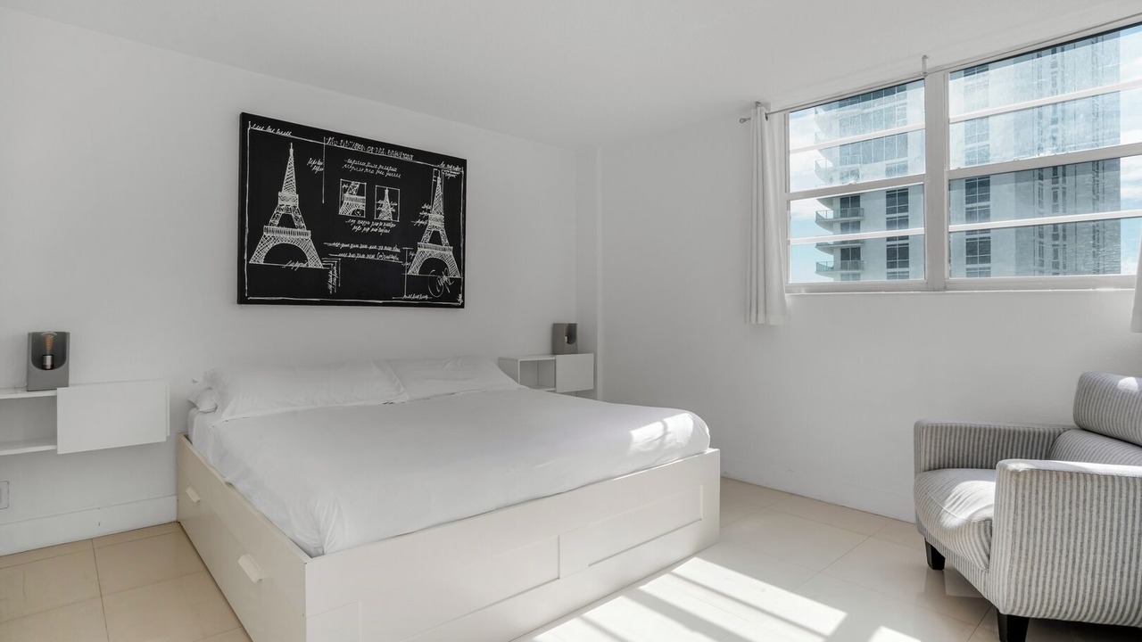 Photo of Bedroom in Hollywood South Central Beach