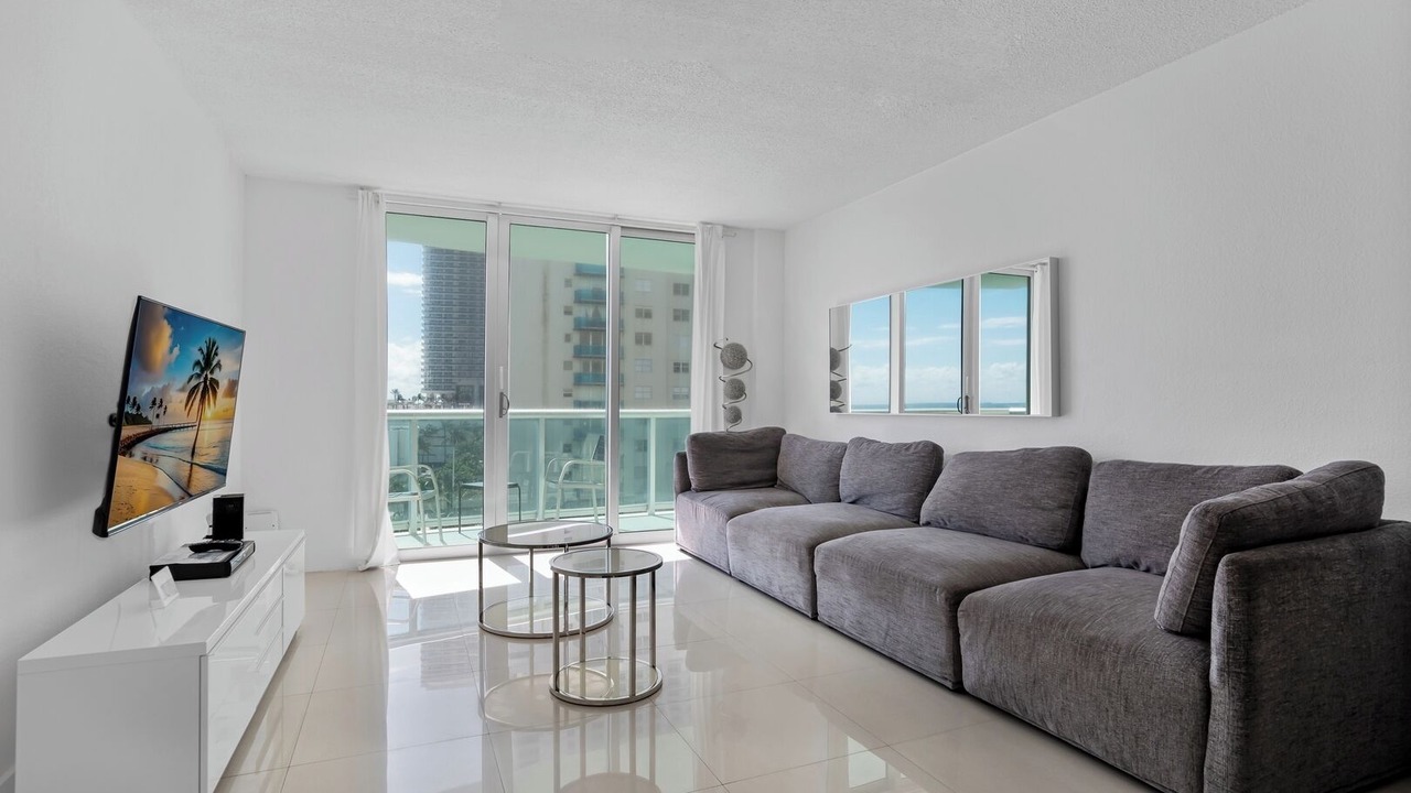 Photo of Livingroom in Hollywood South Central Beach