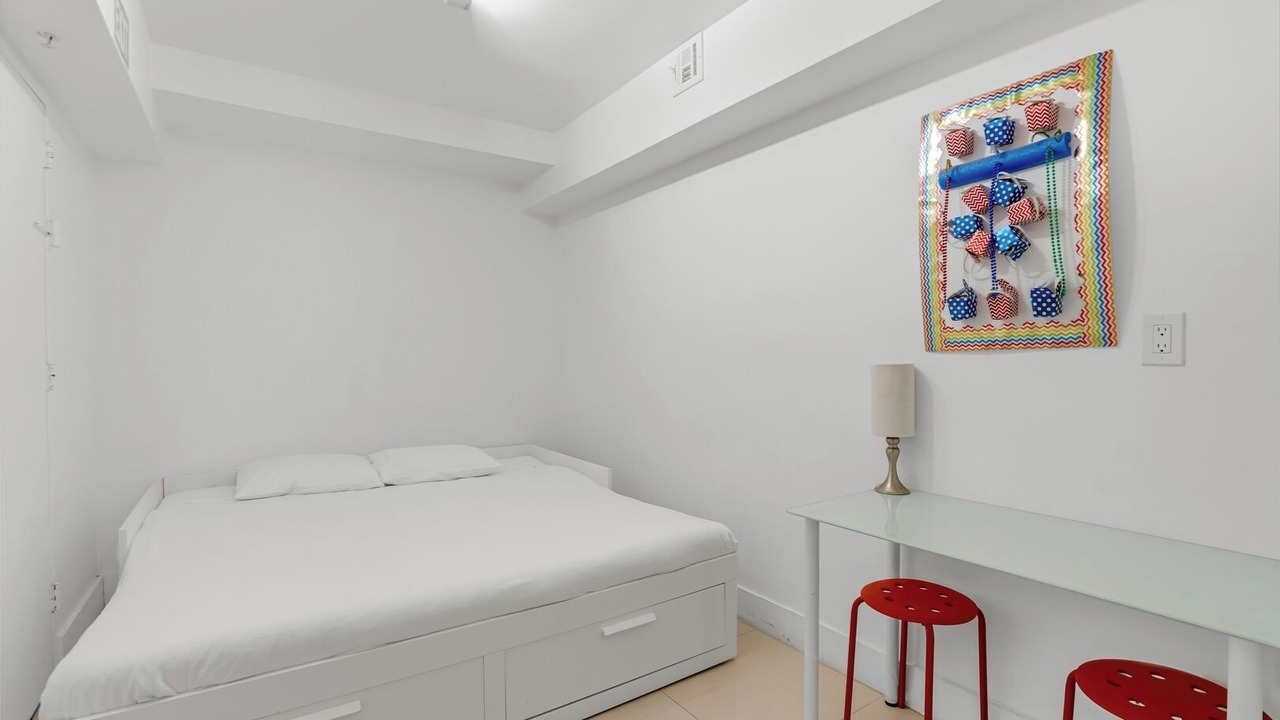 Photo of Bedroom in Hollywood South Central Beach
