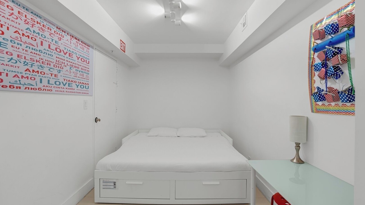 Photo of Bedroom in Hollywood South Central Beach