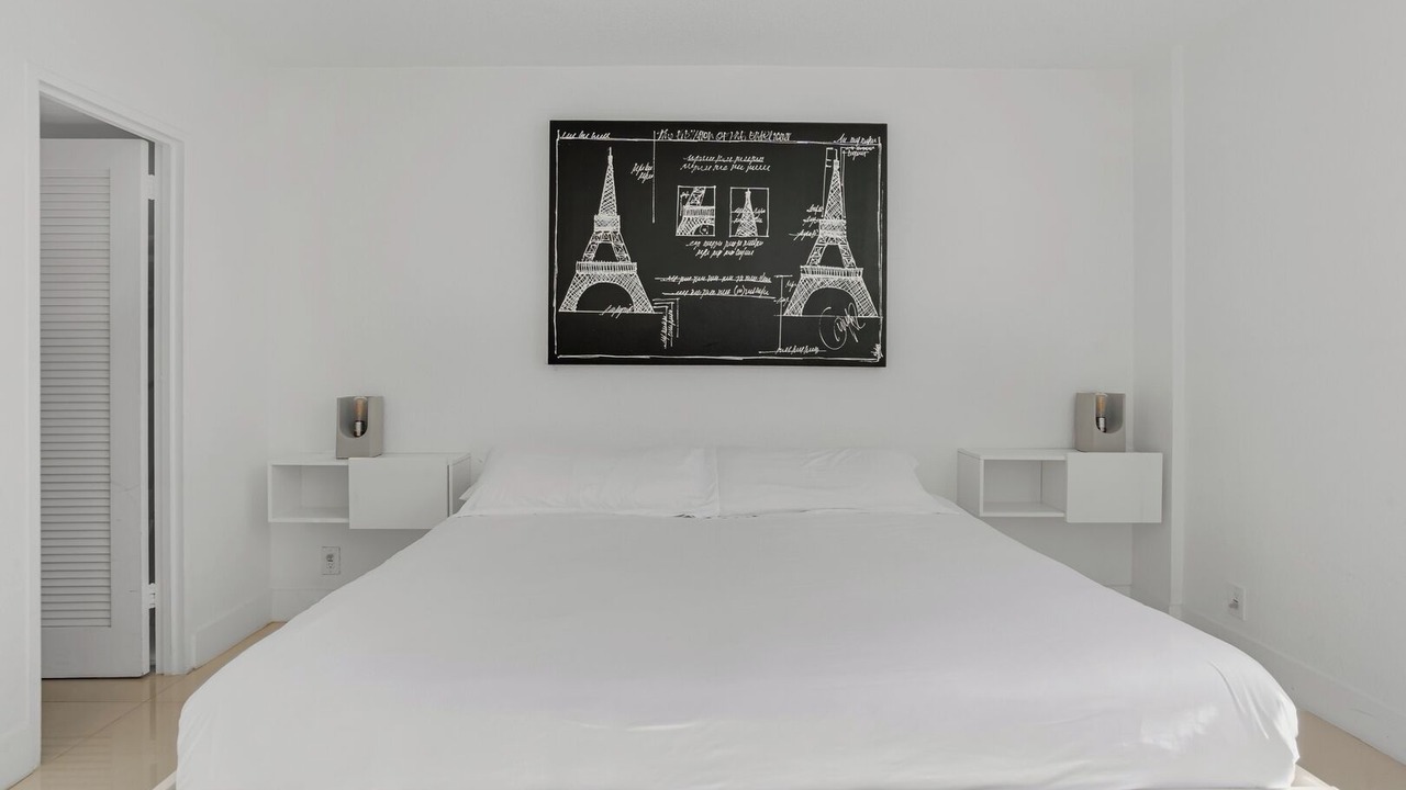 Photo of Bedroom in Hollywood South Central Beach
