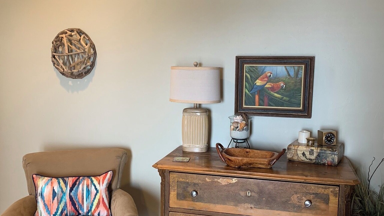 Photo of Livingroom in Biltmore Beach