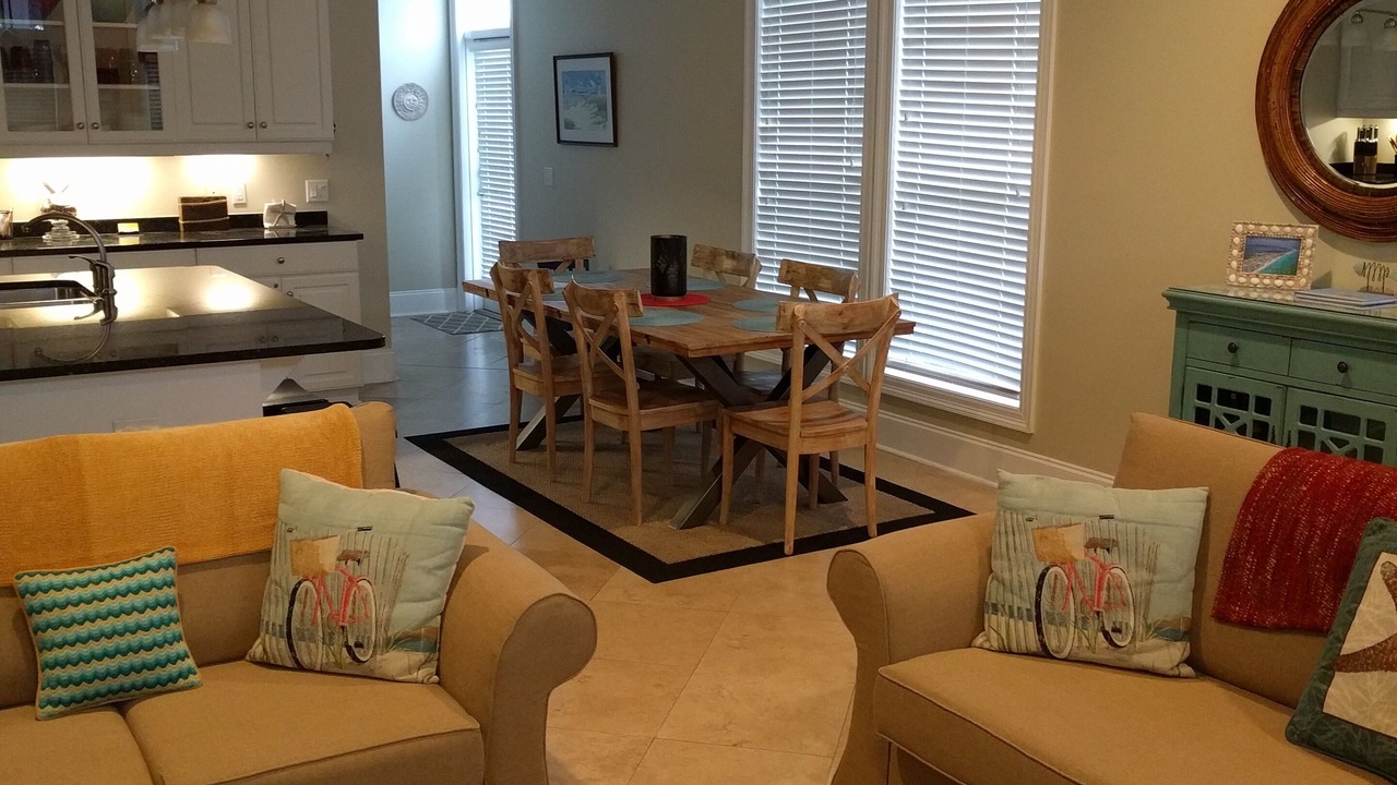 Photo of Livingroom in Biltmore Beach