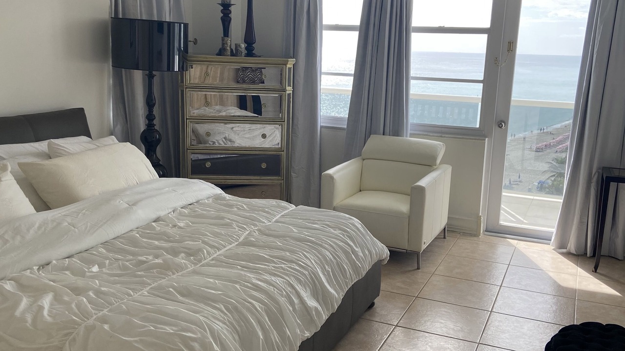 Photo of Bedroom in Hollywood South Central Beach