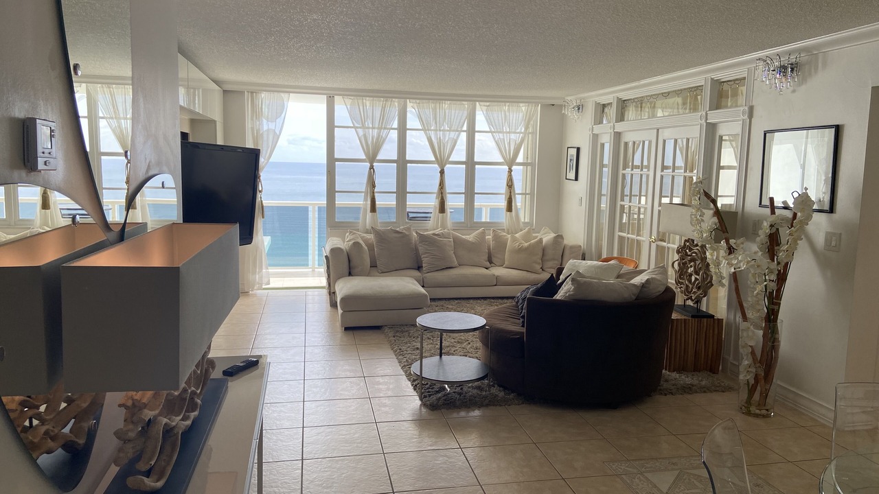 Photo of Livingroom in Hollywood South Central Beach